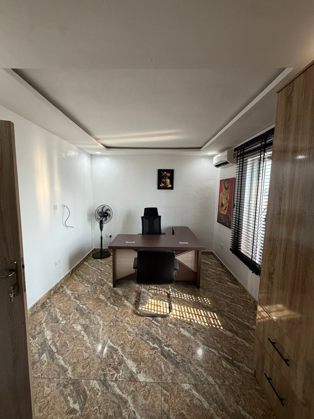 3 STOREY OFFICE SPACE FOR RENT/SHORT-LET