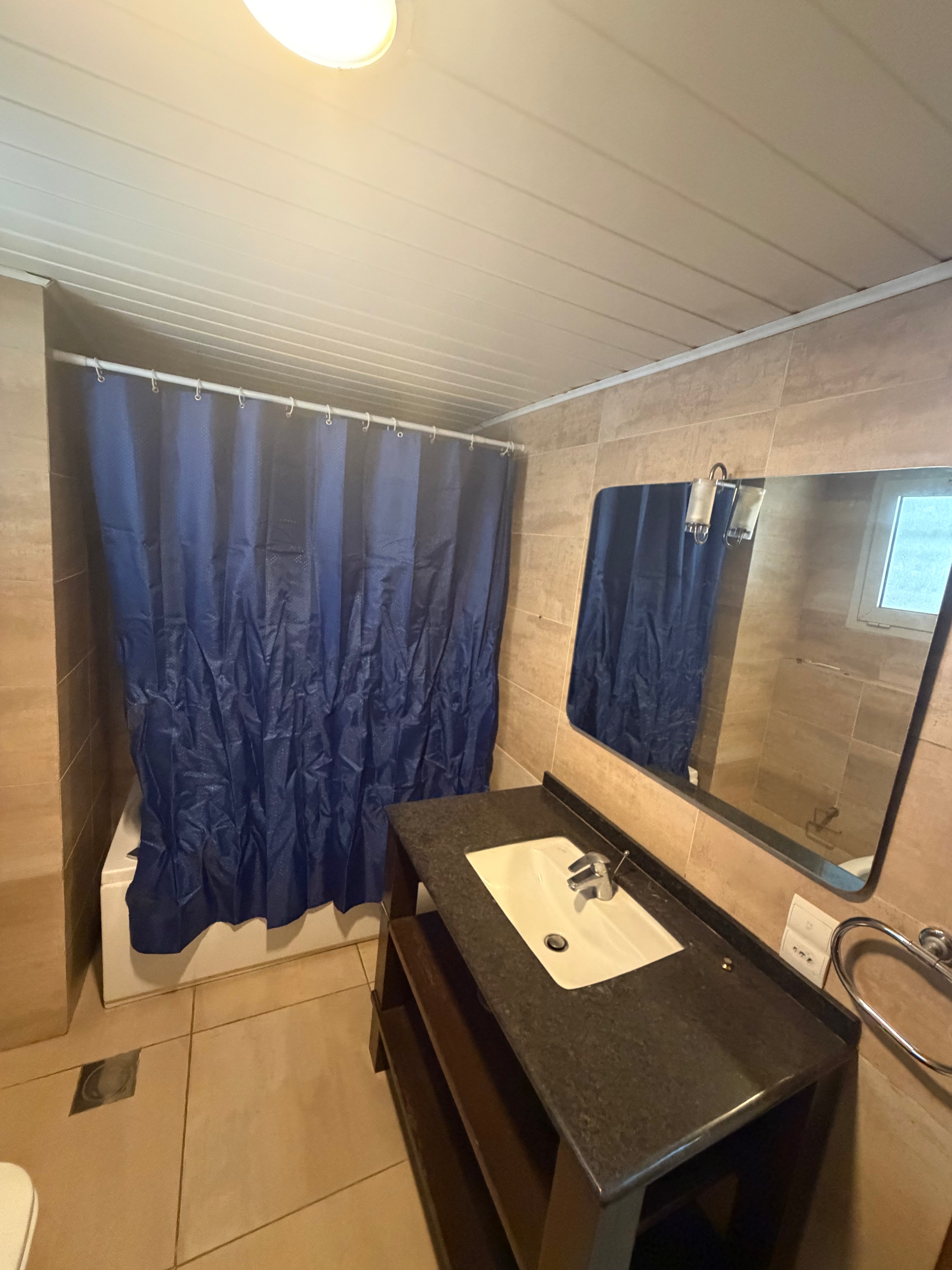3 BEDROOM NON SERVICED APARTMENT(BANANA ISLAND) FOR RENT
