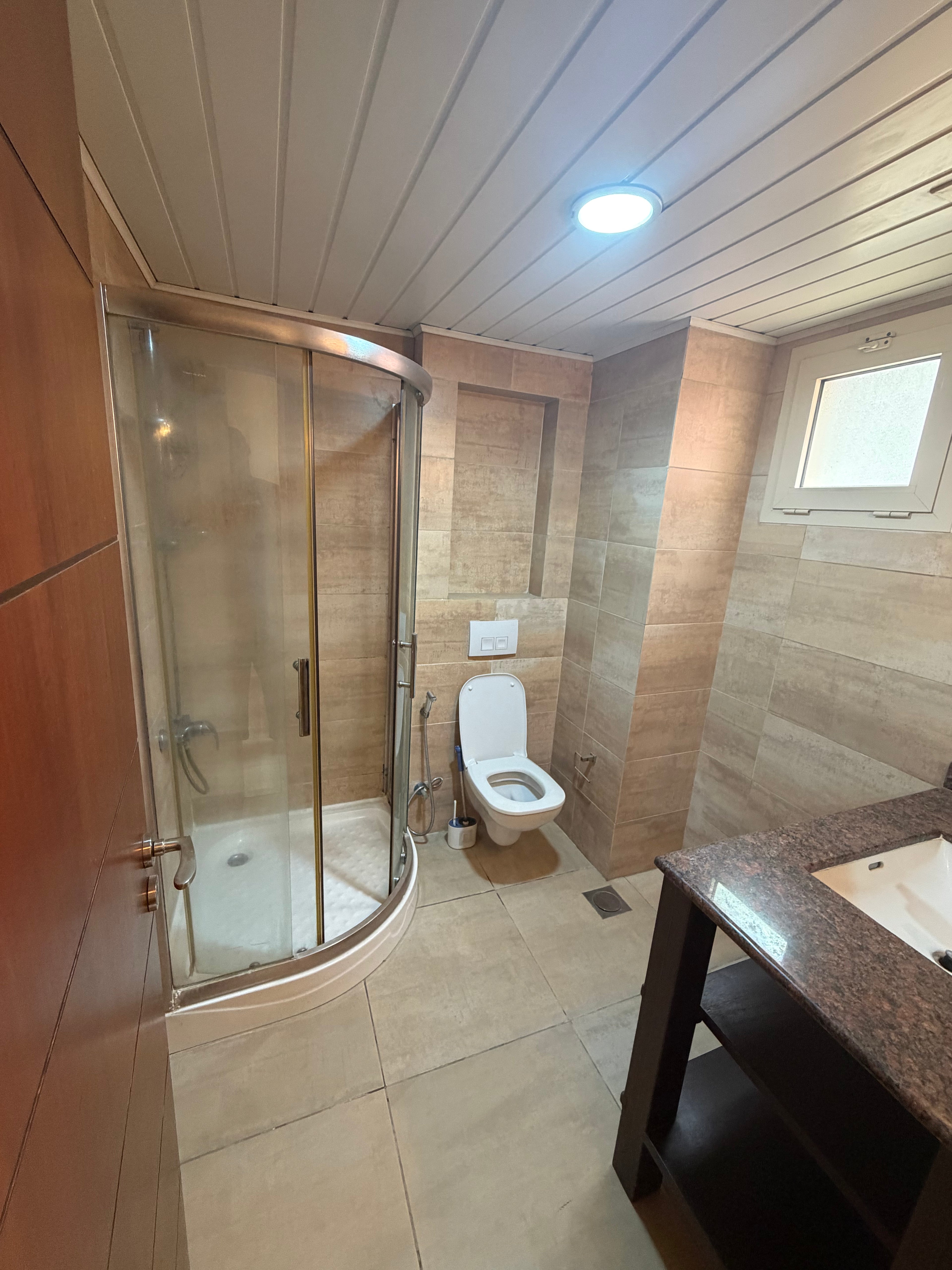 3 BEDROOM NON SERVICED APARTMENT(BANANA ISLAND) FOR RENT