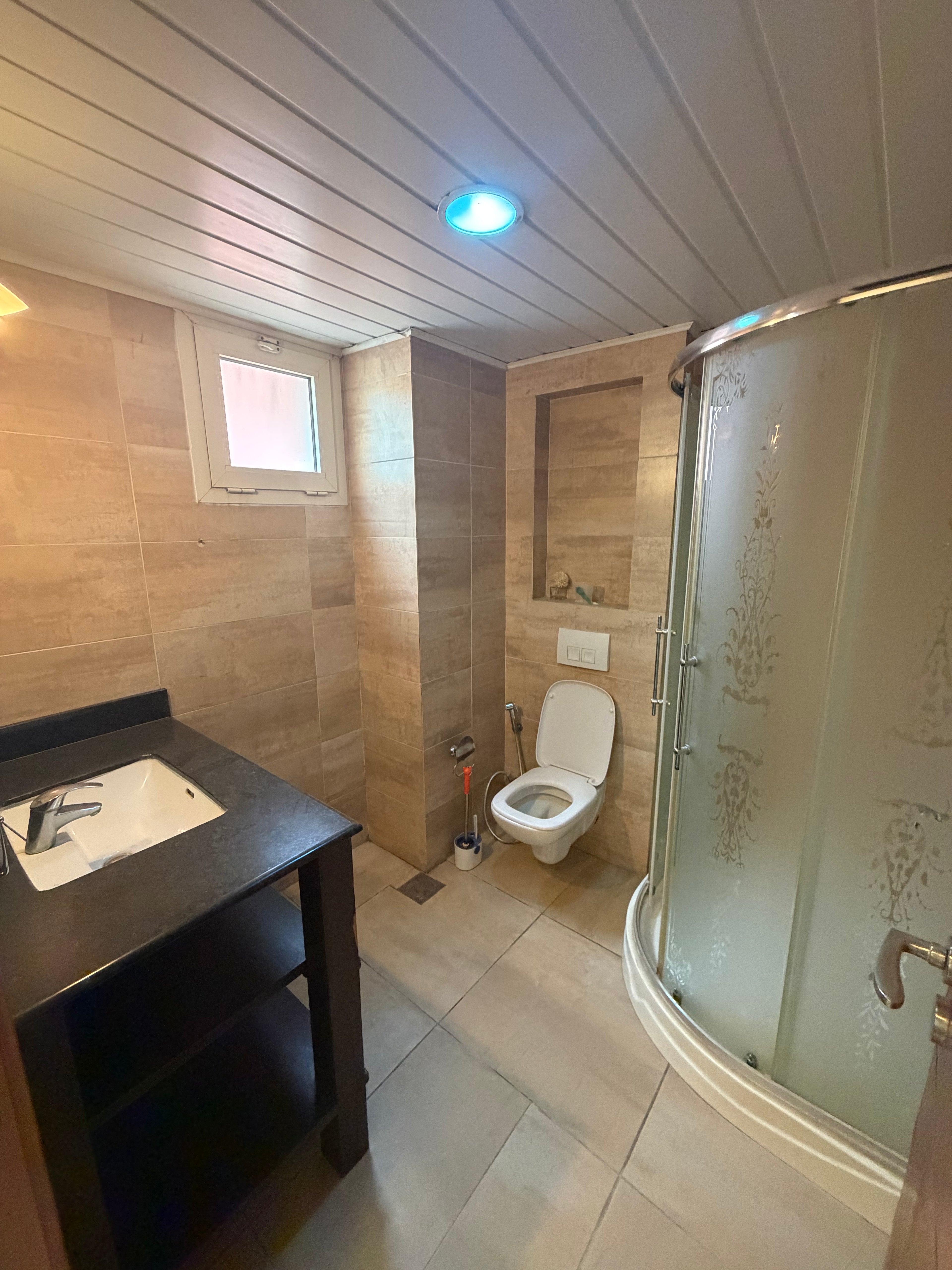 3 BEDROOM NON SERVICED APARTMENT(BANANA ISLAND) FOR RENT