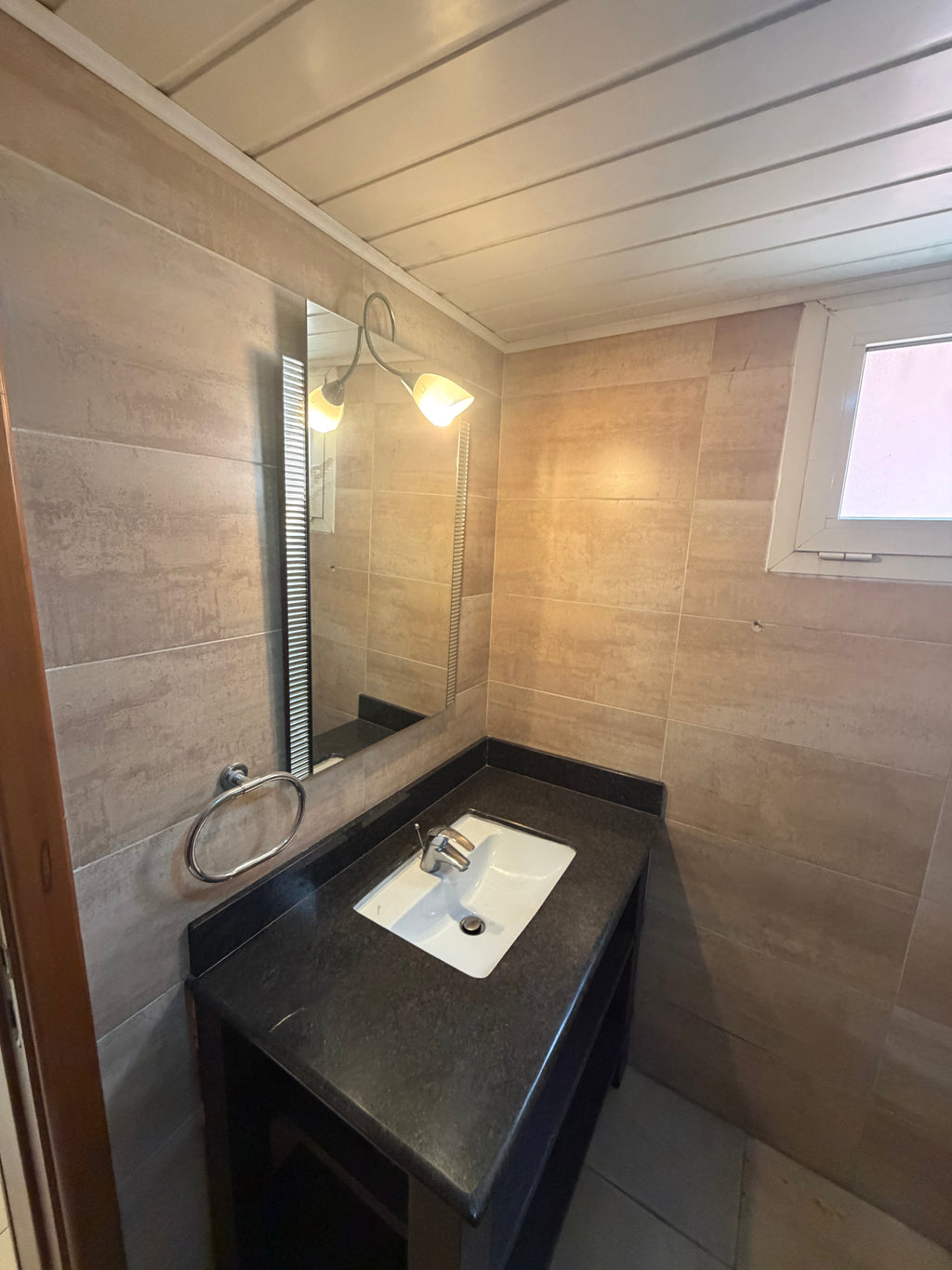 3 BEDROOM NON SERVICED APARTMENT(BANANA ISLAND) FOR RENT