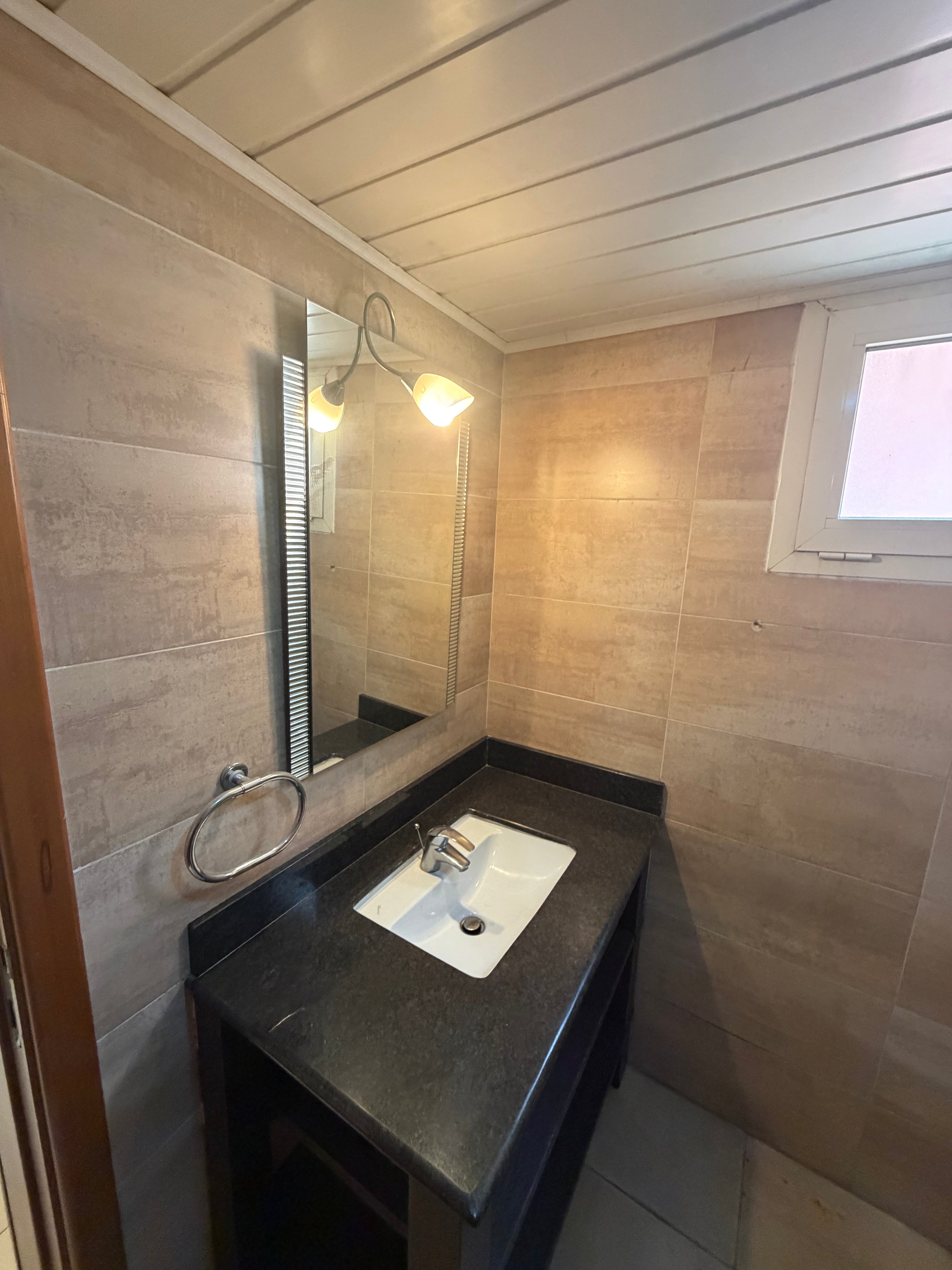 3 BEDROOM NON SERVICED APARTMENT(BANANA ISLAND) FOR RENT