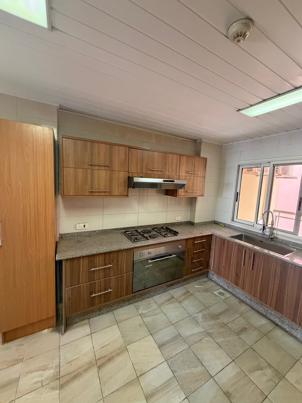 3 BEDROOM NON SERVICED APARTMENT(BANANA ISLAND) FOR RENT