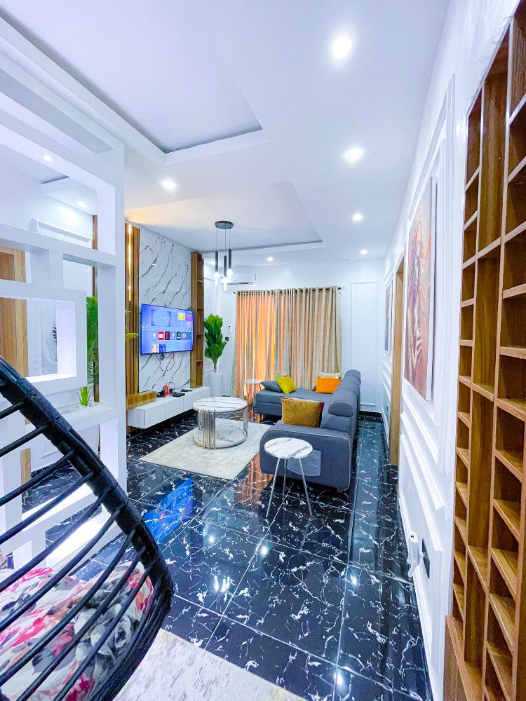 NO.18 NICOLE BALOGUN APT 4