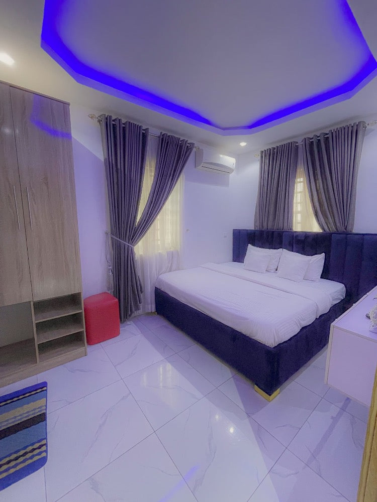 FATAI OLUSESI 2BED 2BATH