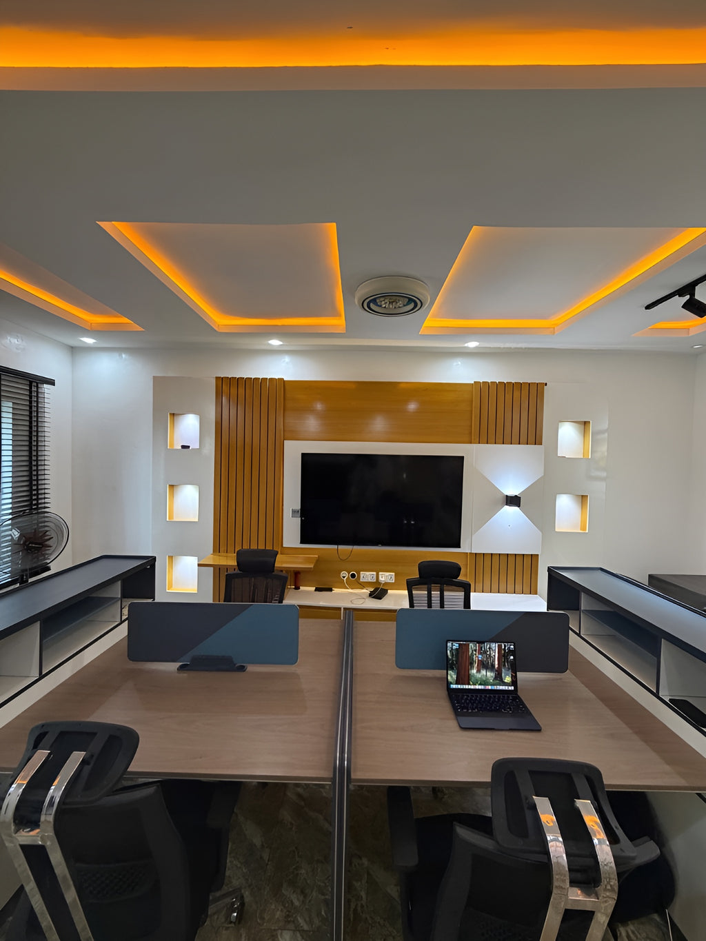 3 STOREY OFFICE SPACE FOR RENT/SHORT-LET