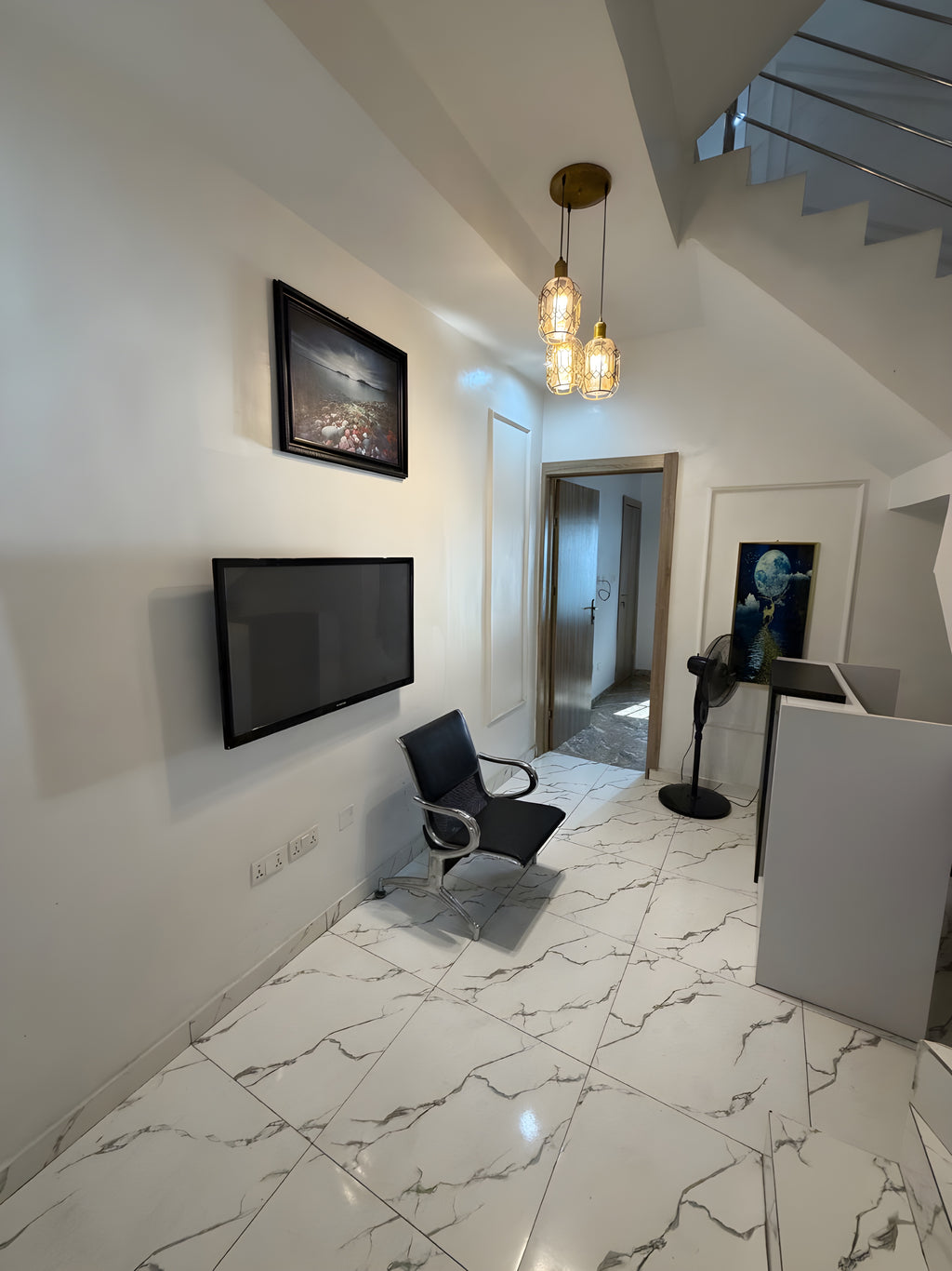 3 STOREY OFFICE SPACE FOR RENT/SHORT-LET